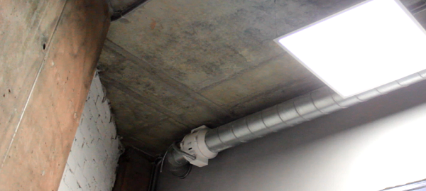 Канальный вентилятор в офисе - применение с воздуховодом