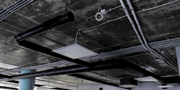 Система воздуховодов и вентиляции в офисе Loft
